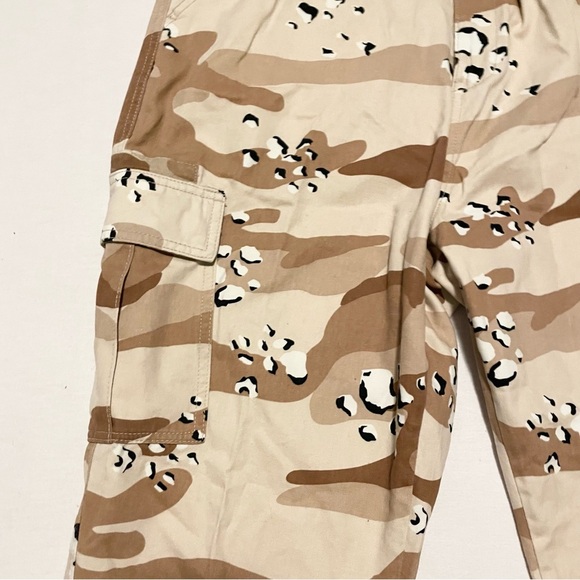 Forever 21 Womens Camo Pants Size 1X - Picture 5 of 16
